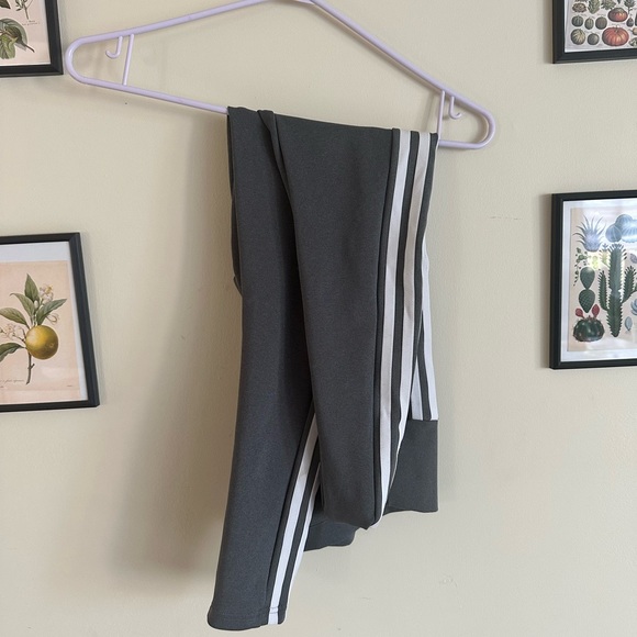 🧚‍♂️3/25🧚‍♂️ Adidas leggings BNWOT - Picture 2 of 3